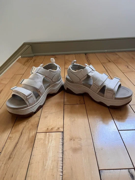 Teva Chunky Platform Sandals in Birch size 11 - Picture 6 of 6